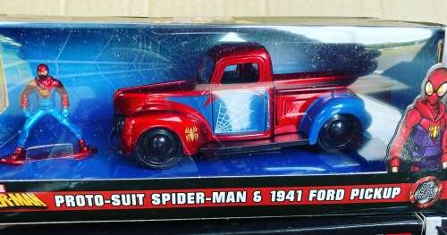 Marvel Spider-Man and 1941 Ford Pick up 1:32 scale by Jada diecast