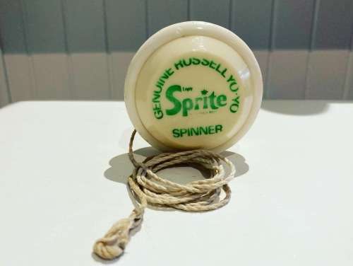 A Genuine South African green and cream SPRITE soda 1978 SPINNER Russell Yo-Yo