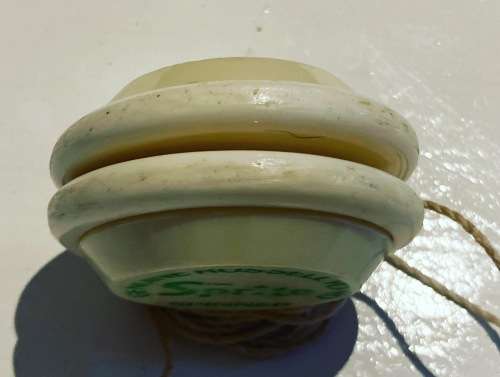 A Genuine South African green and cream SPRITE soda 1978 SPINNER Russell Yo-Yo