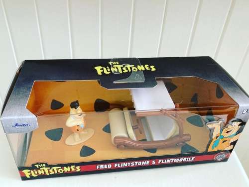 Jada toys 1:32 THE FLINTSTONES FRED FLINTSTONE figure & THE FLINTMOBILE mint in box