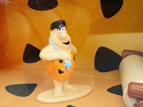 Jada toys 1:32 THE FLINTSTONES FRED FLINTSTONE figure & THE FLINTMOBILE mint in box