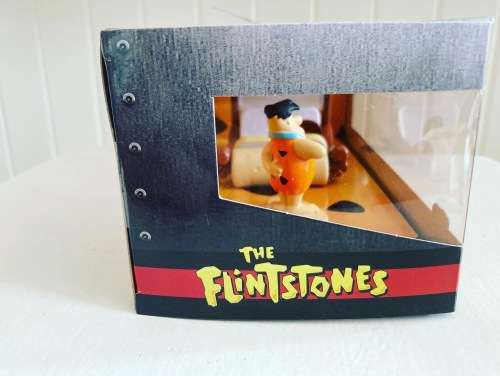 Jada toys 1:32 THE FLINTSTONES FRED FLINTSTONE figure & THE FLINTMOBILE mint in box
