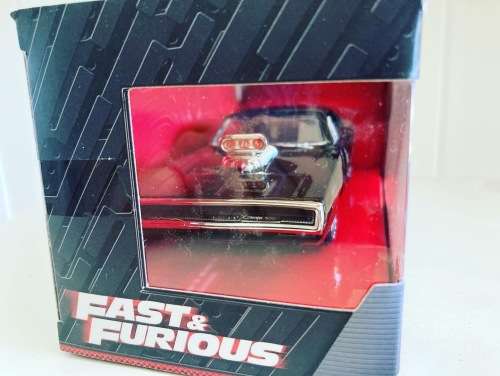 Jada toys FAST and Furious 1:32 Dom`s Dodge Charger MIB