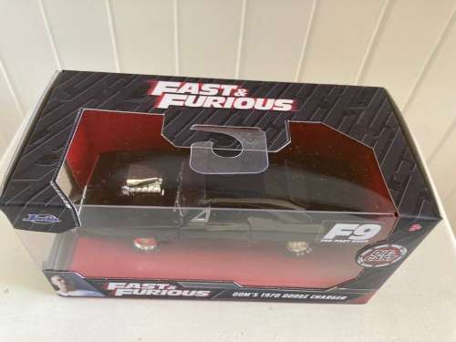 Jada toys FAST and Furious 1:32 Dom`s Dodge Charger MIB