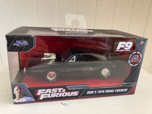 Jada toys FAST and Furious 1:32 Dom`s Dodge Charger MIB