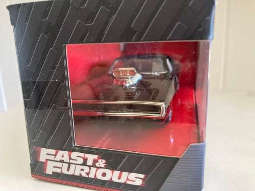Jada toys FAST and Furious 1:32 Dom`s Dodge Charger MIB