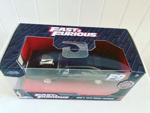 Jada toys FAST and Furious 1:32 Dom`s Dodge Charger MIB