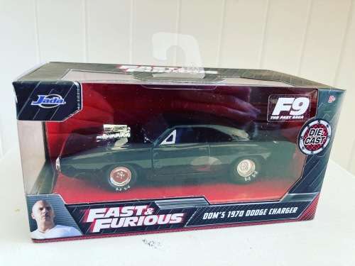 Jada toys FAST and Furious 1:32 Dom`s Dodge Charger MIB