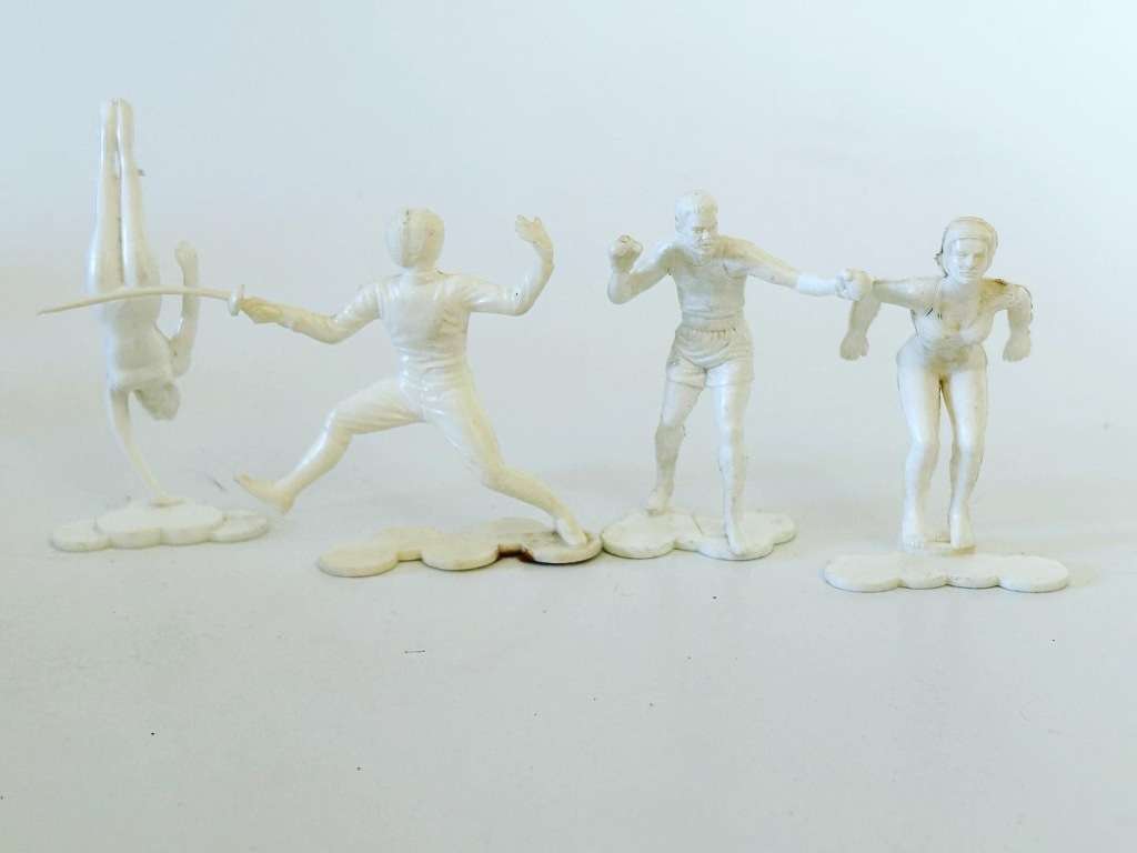 Genuine vintage 1964 Olympics Tokyo South African PEPSI Soda drinks promotional figures lot of 4
