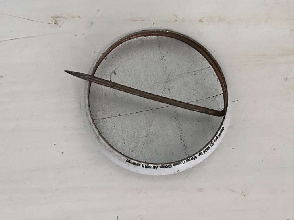 Marvel Comics 1976 Bronze Age CAPTAIN AMERICA pin badge - 100% original and licensed item. Imported