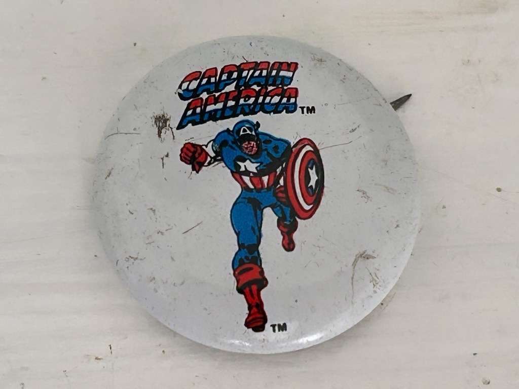 Marvel Comics 1976 Bronze Age CAPTAIN AMERICA pin badge - 100% original and licensed item. Imported