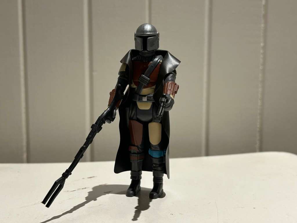 THE MANDALORIAN action figure from the THE Kenner Hasbro Toys STAR WARS RETRO series