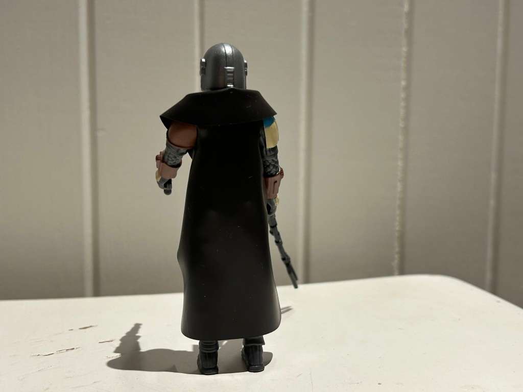 THE MANDALORIAN action figure from the THE Kenner Hasbro Toys STAR WARS RETRO series