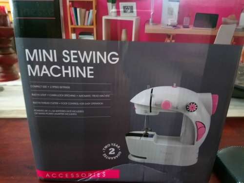 mini sewing machine