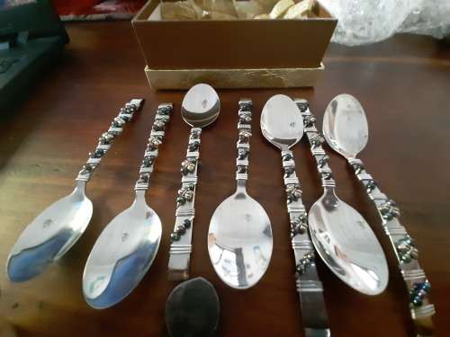 Teaspoons in box