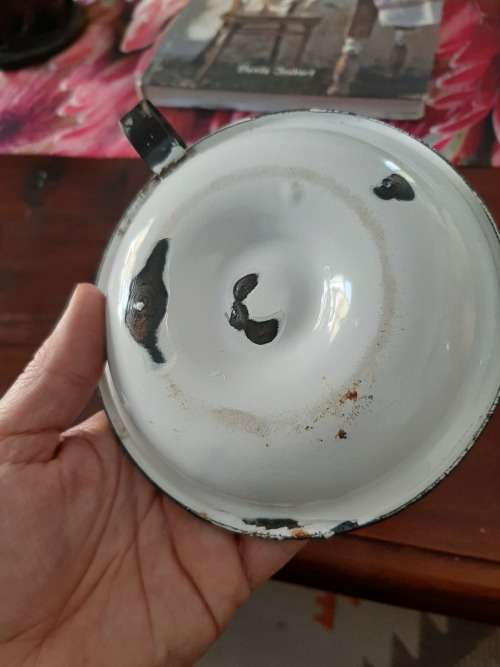 Enamel candle holder