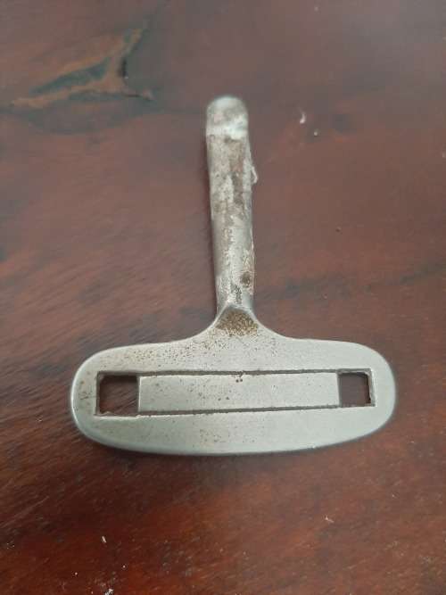 Clock key vintage
