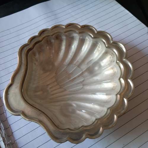 Metal shell with glass insirt