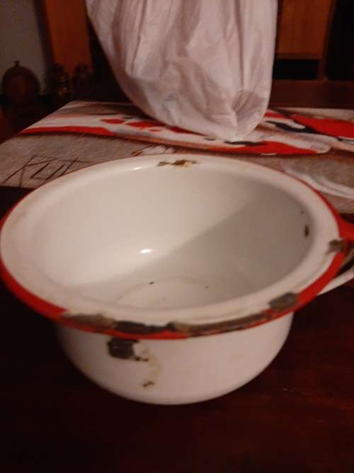 Enamel potty vintage