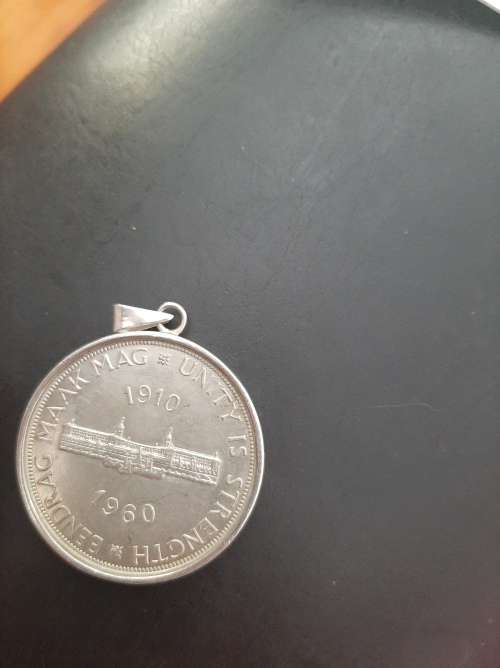 Silver 5 shillings pendant