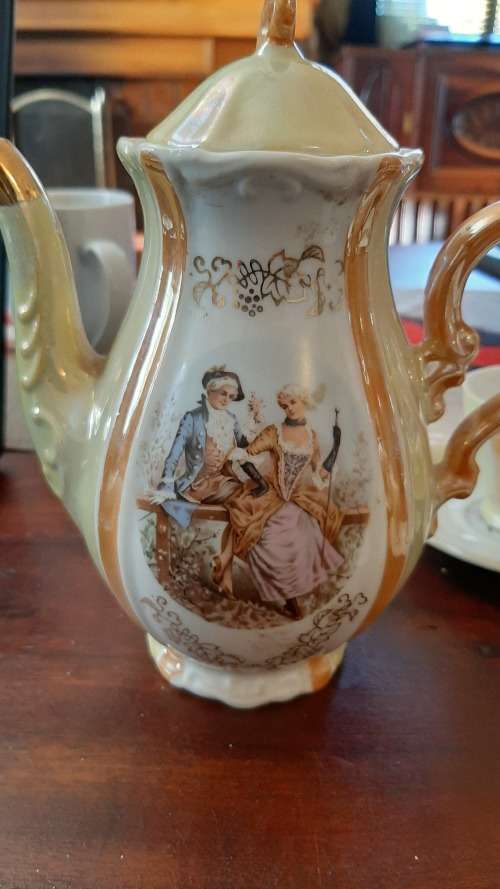 Tea set 6 cups and saucers and teapot