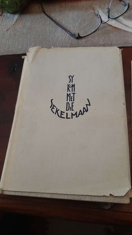 Sy kom met die sekelmaan Hettie Smit