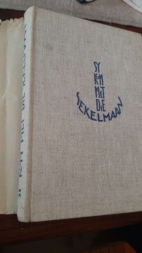 Sy kom met die sekelmaan Hettie Smit