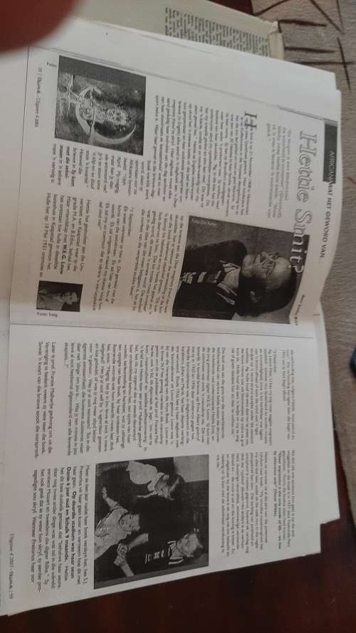 Sy kom met die sekelmaan Hettie Smit