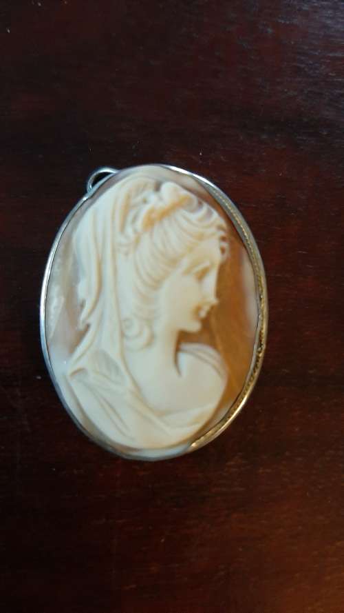 Cameo brooch and pendant
