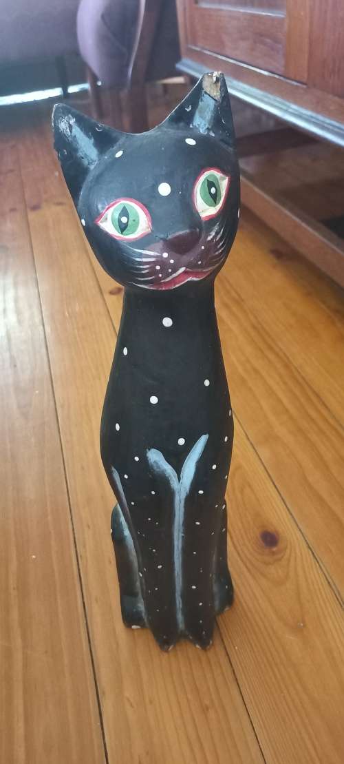 Wooden cat