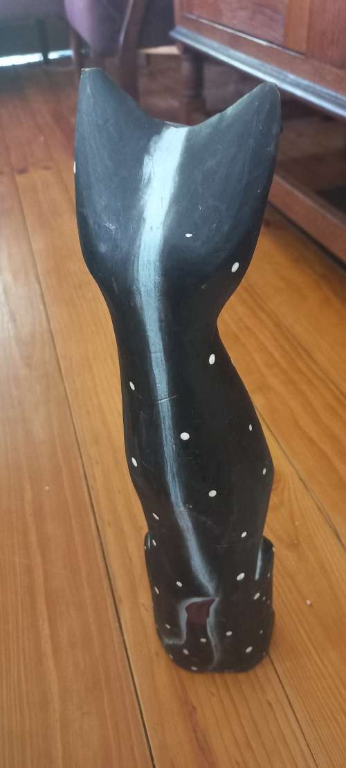 Wooden cat