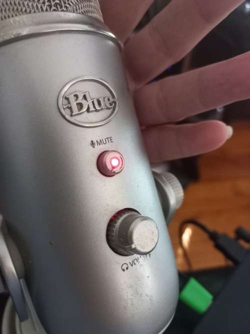 Blue Yeti USB Condenser Microphone Multi-Pattern Podcast Voiceover