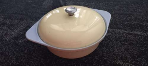 Vintage cast iron pot