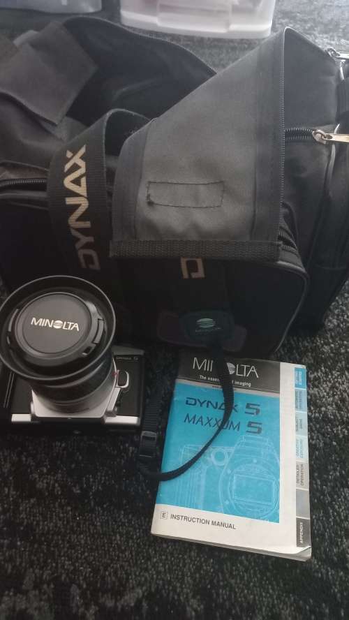 Minolta dynax 5 35 mm camera