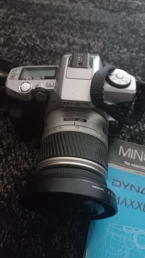 Minolta dynax 5 35 mm camera