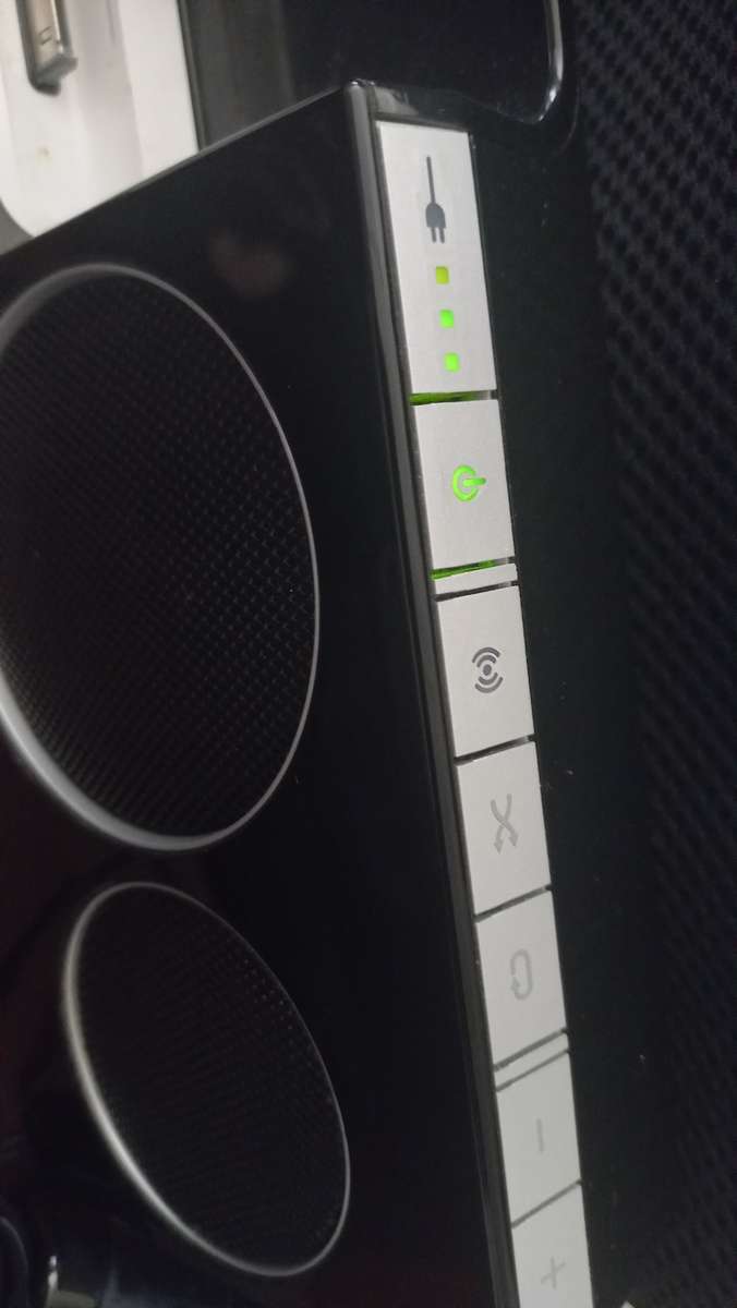 logitech pure-fi anywhere 2 ipod docking station