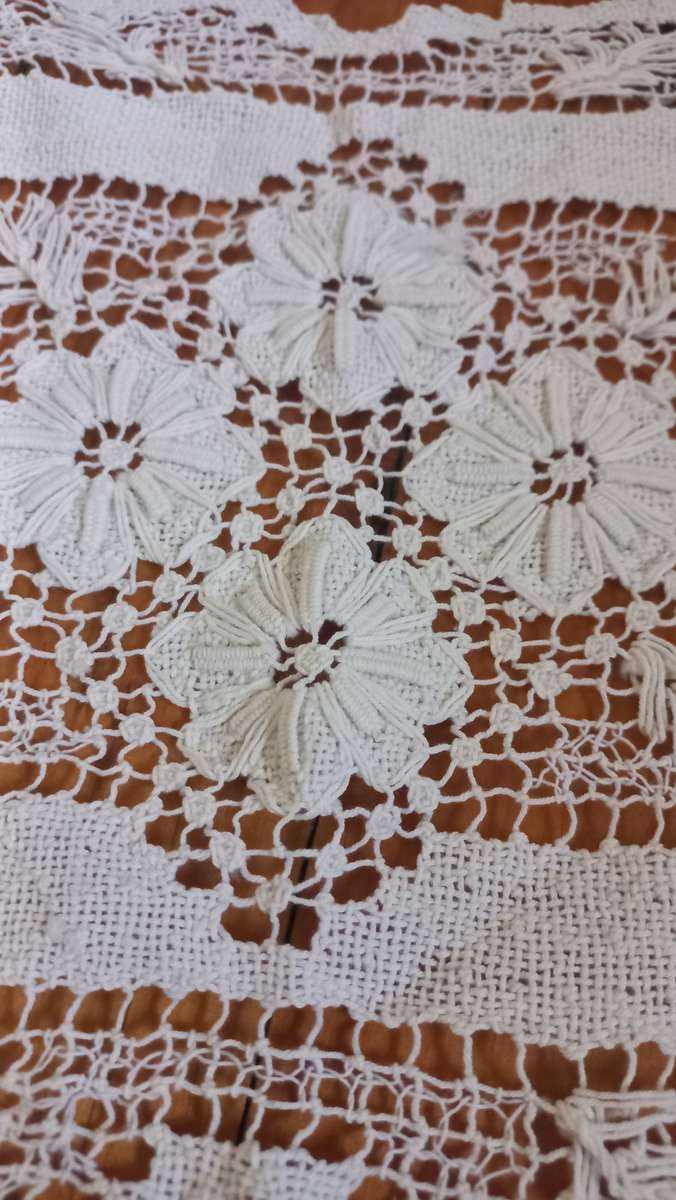 Vintage handmade lace cloth cream