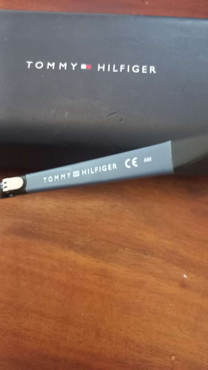 Tommy hilfiger reading glasses