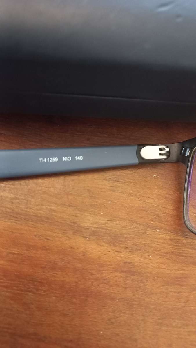 Tommy hilfiger reading glasses