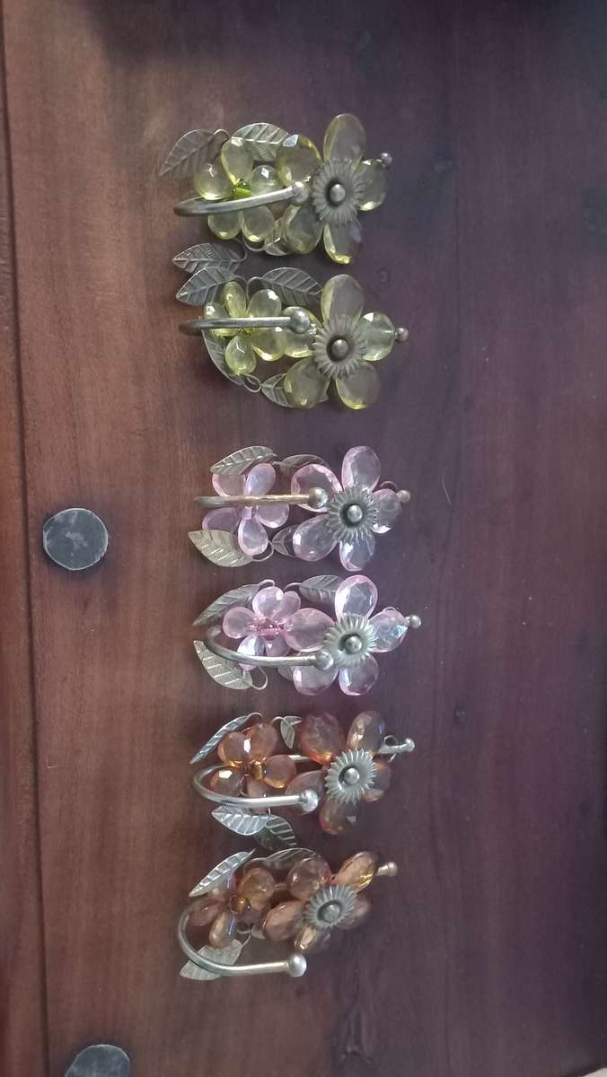 Vintage flowers hooks