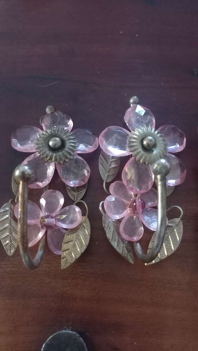Vintage flowers hooks