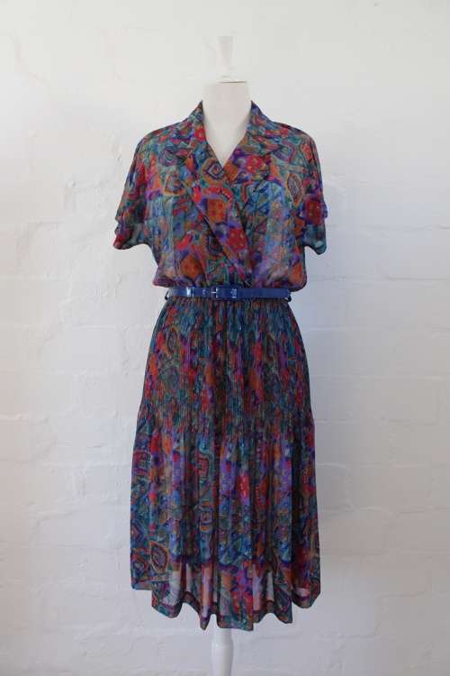 VINTAGE PLEATED RED BLUE PRINTED BELTED DAY DRESS - SIZE 12