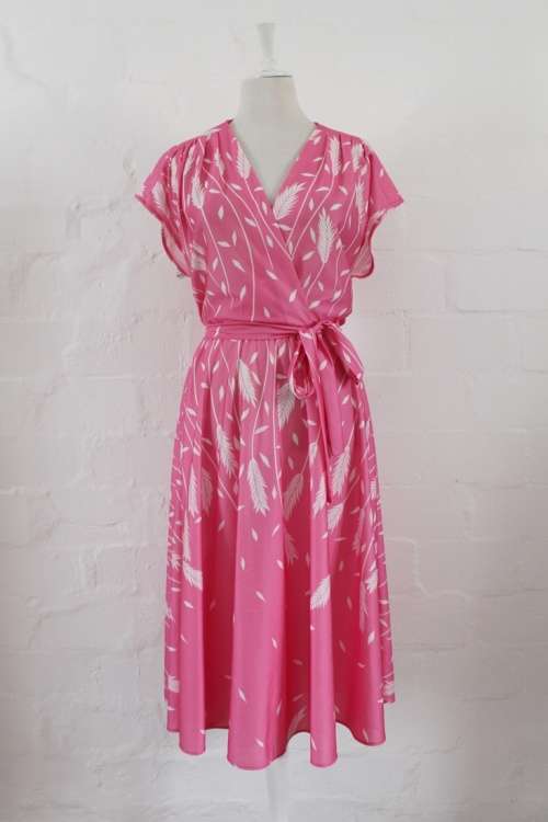 VINTAGE PINK WHITE WRAP STYLE TIE WAIST DRESS - SIZE 18