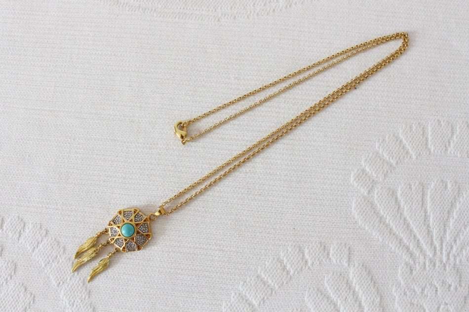 VINTAGE FAUX TURQUOISE GOLD PLATED DREAM CATCHER PENDANT NECKLACE