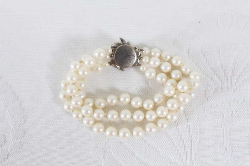 VINTAGE FAUX PEARL THREE STRAND COSTUME BRACELET