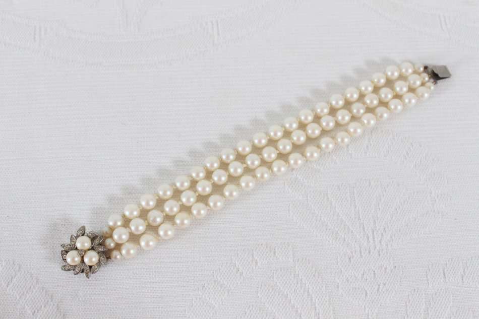 VINTAGE FAUX PEARL THREE STRAND COSTUME BRACELET