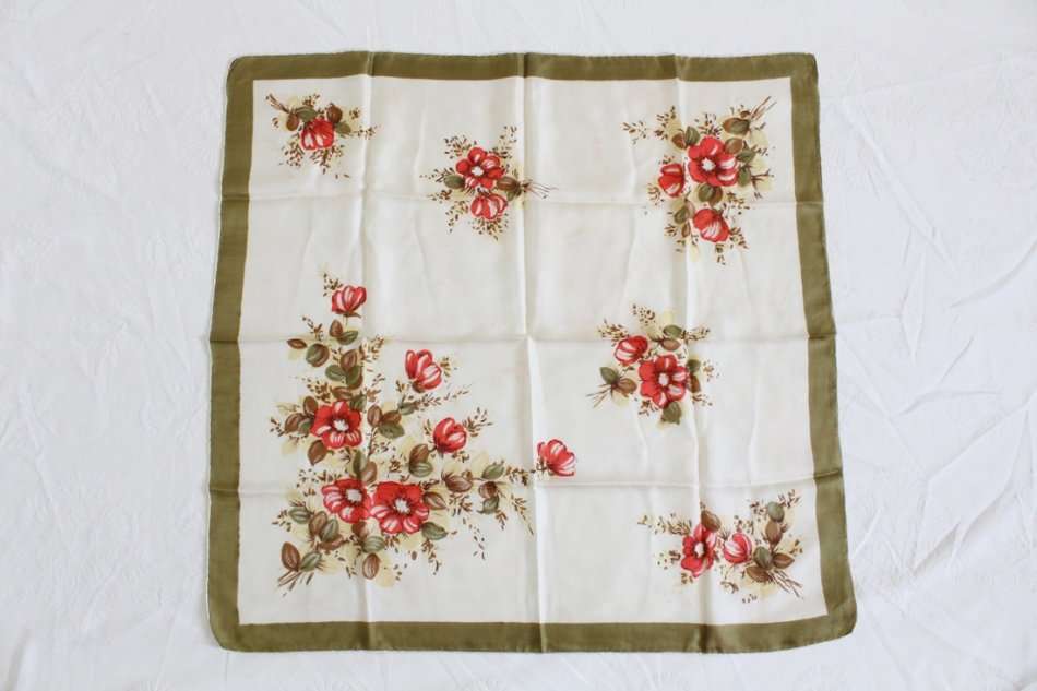 100% SILK VINTAGE FLORAL PRINT GREEN WHITE SCARF