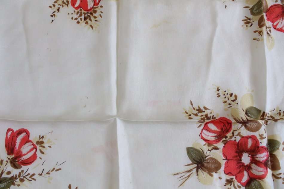 100% SILK VINTAGE FLORAL PRINT GREEN WHITE SCARF