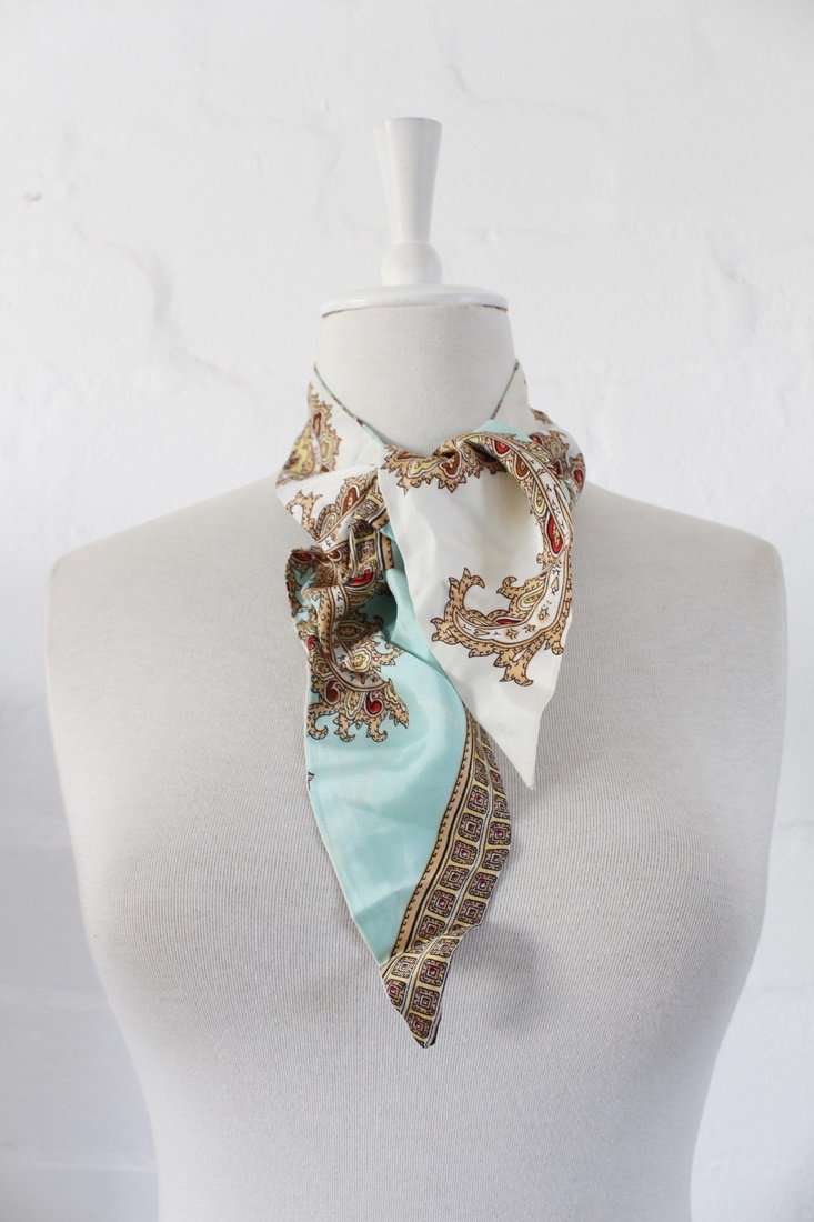 100% SILK VINTAGE BLUE WHITE PAISLEY PRINT MEN'S CRAVAT TIE