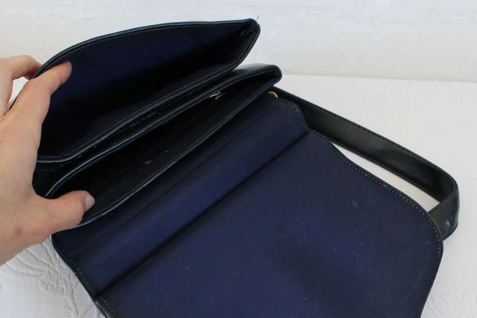 VINTAGE NAVY VINYL FAUX LEATHER HANDBAG BAG PURSE